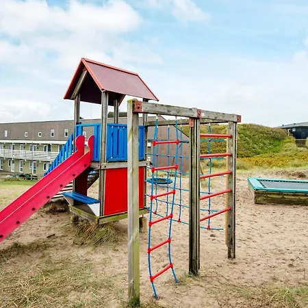 4 Person In 아파트