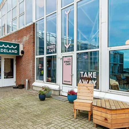 4 Person In 아파트 링쾨빙