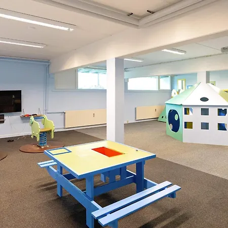 아파트 4 Person In