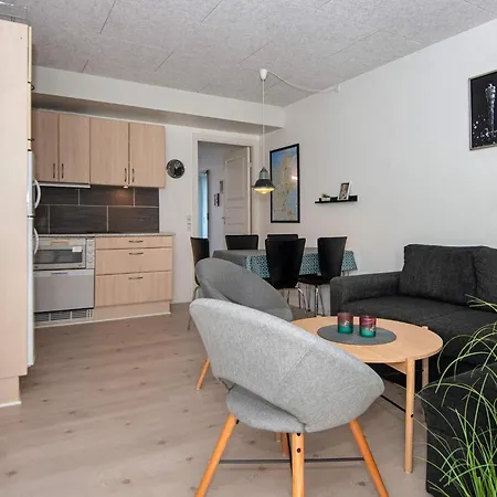 아파트 4 Person In *