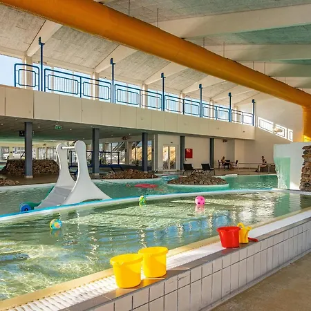 4 Person In 아파트 링쾨빙