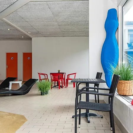 아파트 4 Person In 링쾨빙