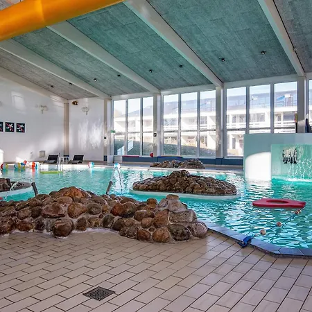 아파트 4 Person In