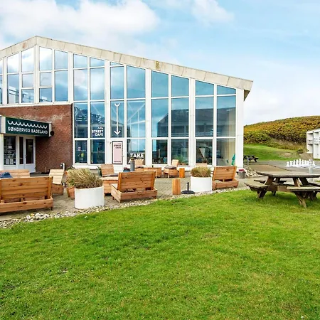 아파트 4 Person In *