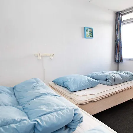 4 Person In 아파트 링쾨빙